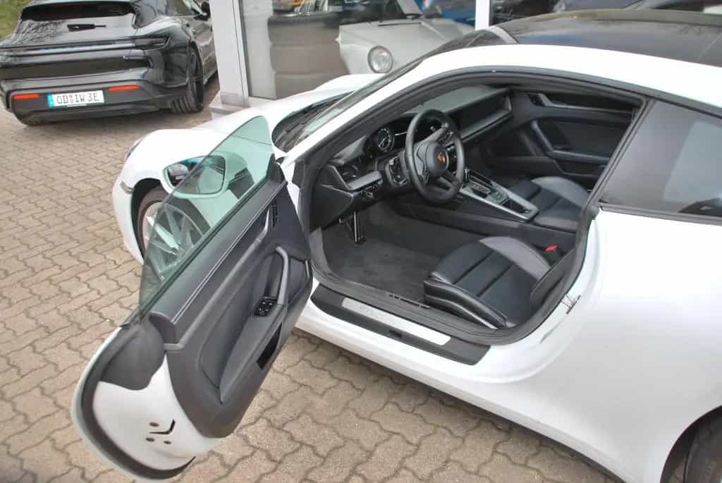 Porsche 992 carrera 4S Coupe /Approved 09/26 08/2019-photo-8