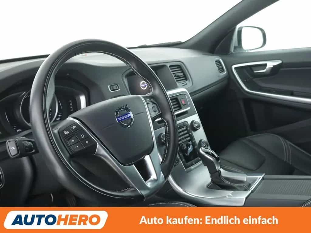 Volvo V60 1.5 Linje Svart Aut.*NAVI*TEMPO*CAM*PDC* 04/2018-photo-10