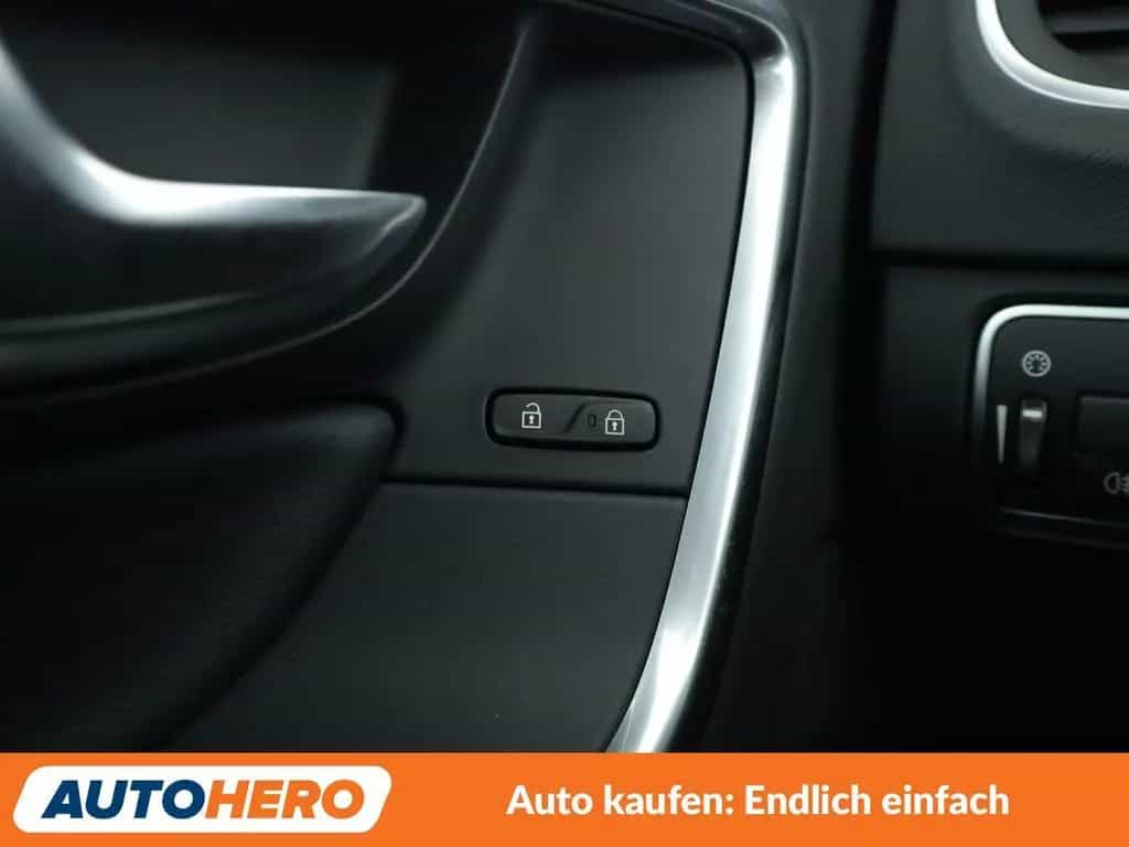 Volvo V60 1.5 Linje Svart Aut.*NAVI*TEMPO*CAM*PDC* 04/2018-photo-24