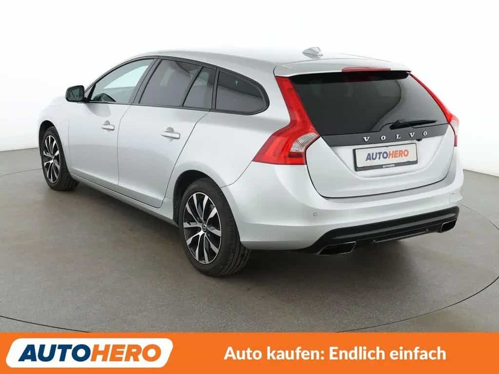 Volvo V60 1.5 Linje Svart Aut.*NAVI*TEMPO*CAM*PDC* 04/2018-photo-3