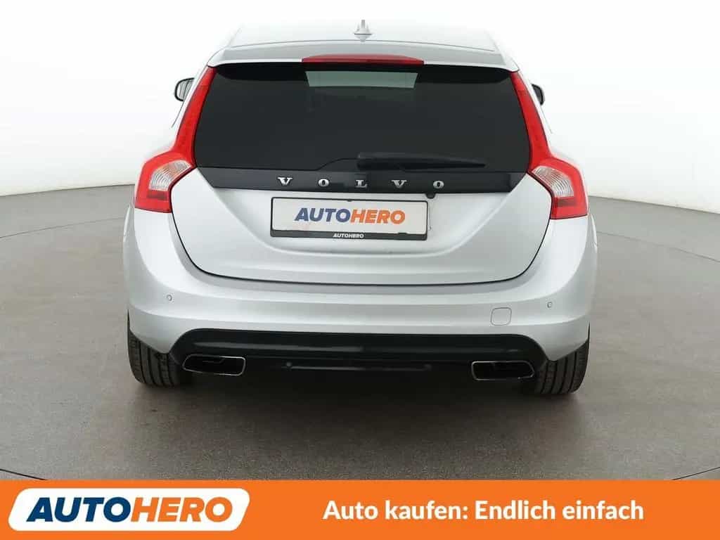 Volvo V60 1.5 Linje Svart Aut.*NAVI*TEMPO*CAM*PDC* 04/2018-photo-4