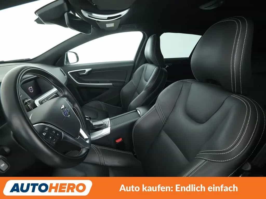 Volvo V60 1.5 Linje Svart Aut.*NAVI*TEMPO*CAM*PDC* 04/2018-photo-9