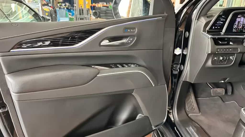 Cadillac Escalade GMT EU6 6.2 V8 Sport Black Black 06/2022-photo-9