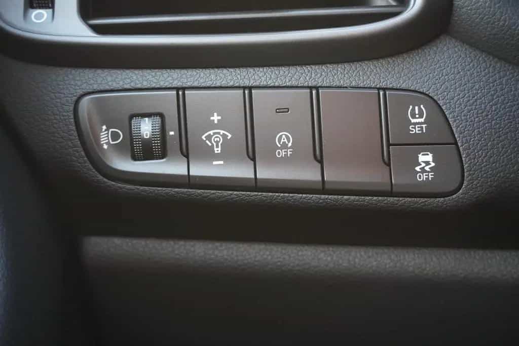 Hyundai i30 Kombi 1.5 Edition 30 Mild-Hybrid DCT LED AHK 07/2021-photo-17