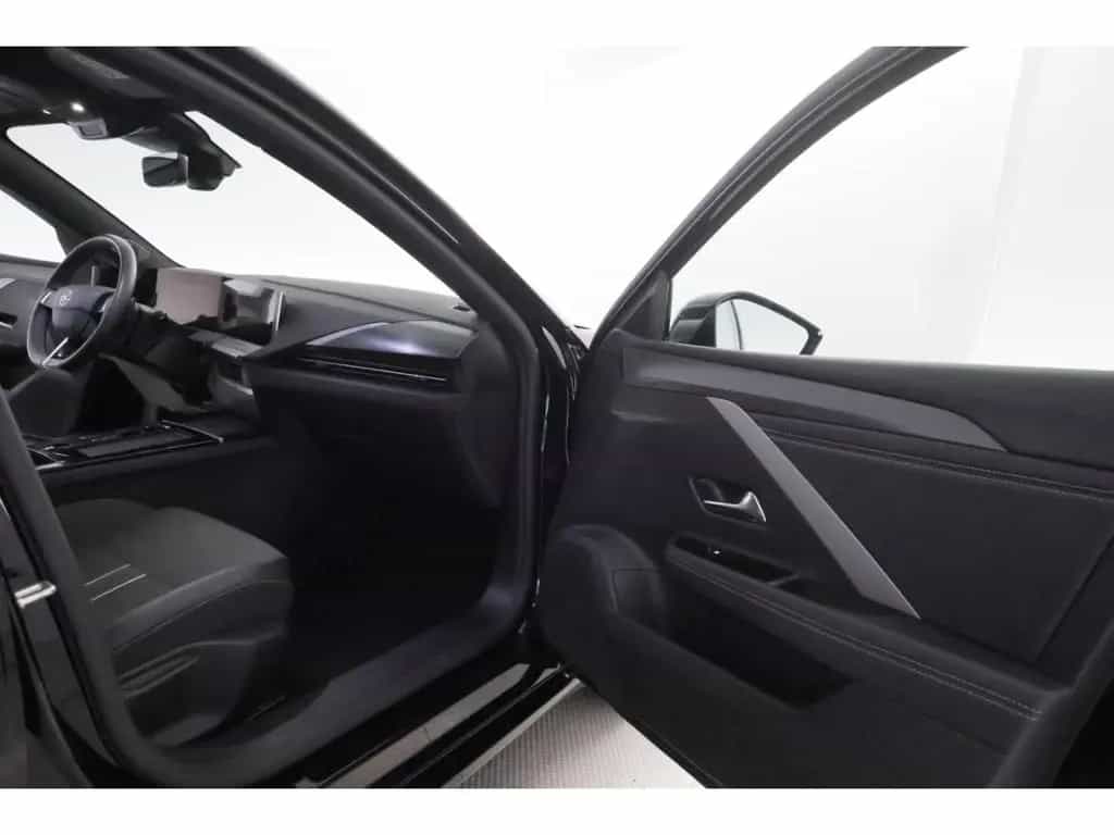 Opel Astra L 1.2T ST Aut.GS+LED+KAMERA+CARPLAY+TEMPO 03/2025-photo-19