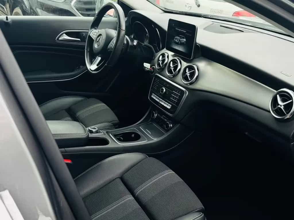 Mercedes-Benz GLA 180 *NAVI*LED*PDC*Urban*SHZ*Schaltwippen* 02/2020-photo-10