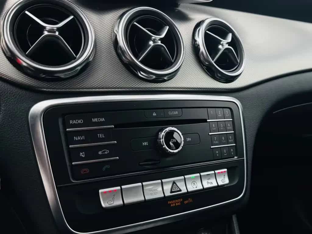 Mercedes-Benz GLA 180 *NAVI*LED*PDC*Urban*SHZ*Schaltwippen* 02/2020-photo-16