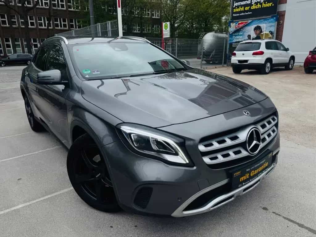 Mercedes-Benz GLA 180 *NAVI*LED*PDC*Urban*SHZ*Schaltwippen* 02/2020-photo-2