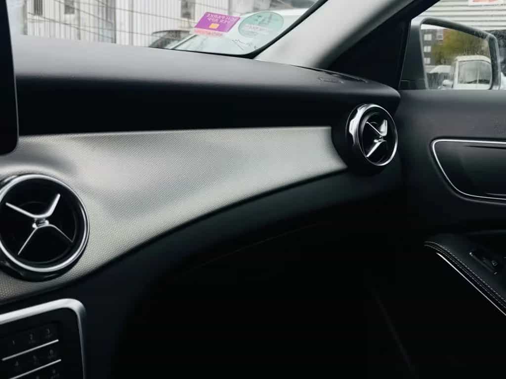 Mercedes-Benz GLA 180 *NAVI*LED*PDC*Urban*SHZ*Schaltwippen* 02/2020-photo-20
