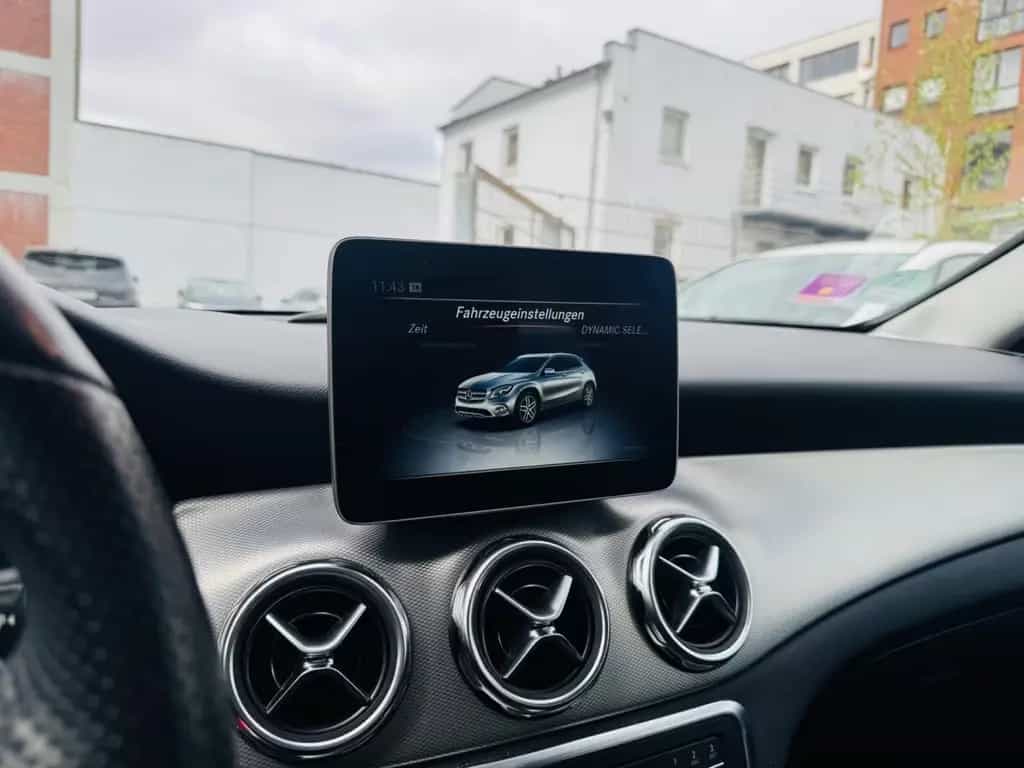 Mercedes-Benz GLA 180 *NAVI*LED*PDC*Urban*SHZ*Schaltwippen* 02/2020-photo-22