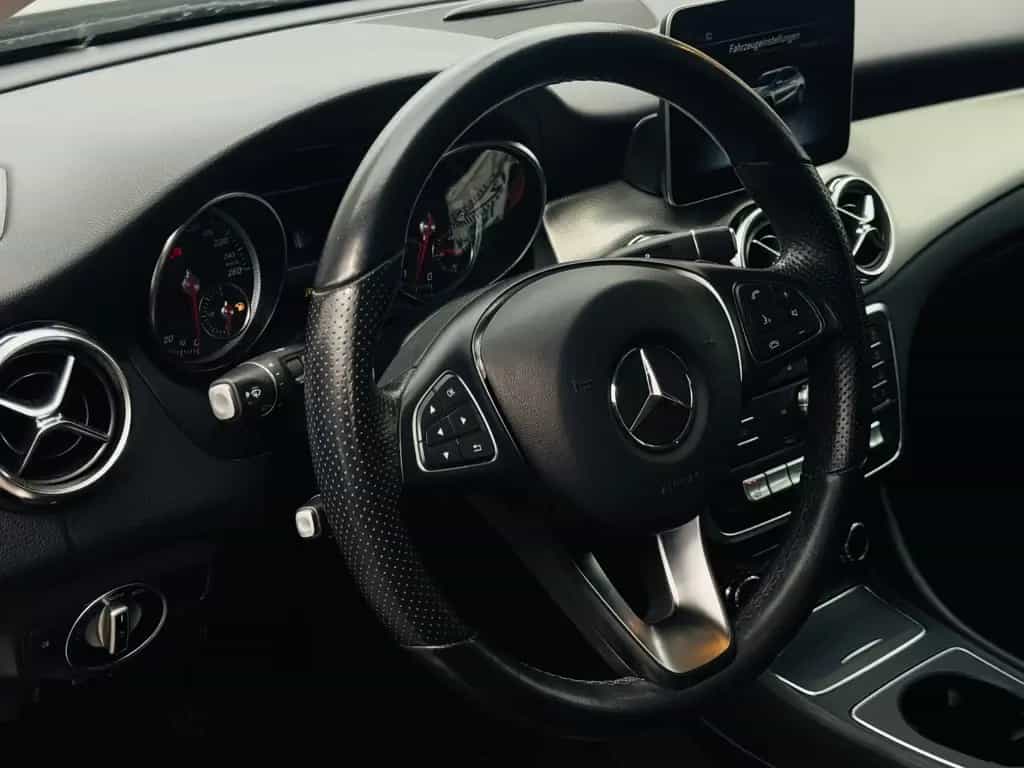Mercedes-Benz GLA 180 *NAVI*LED*PDC*Urban*SHZ*Schaltwippen* 02/2020-photo-25