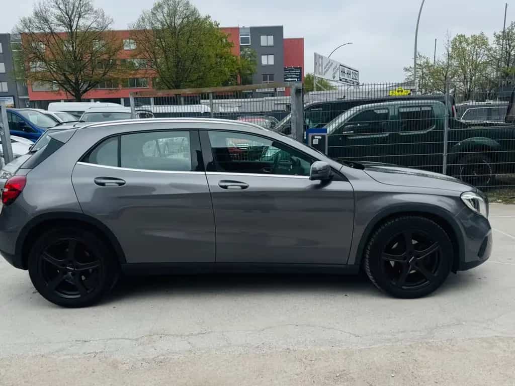 Mercedes-Benz GLA 180 *NAVI*LED*PDC*Urban*SHZ*Schaltwippen* 02/2020-photo-3