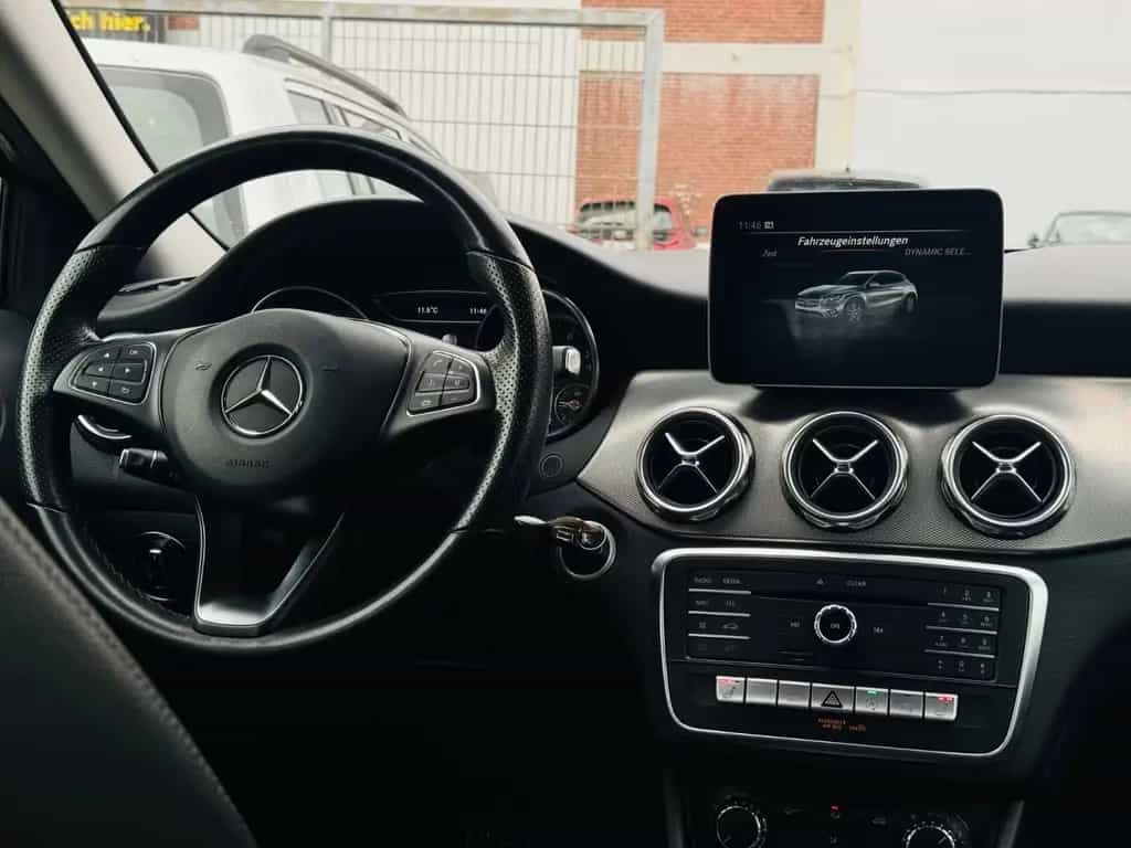 Mercedes-Benz GLA 180 *NAVI*LED*PDC*Urban*SHZ*Schaltwippen* 02/2020-photo-9