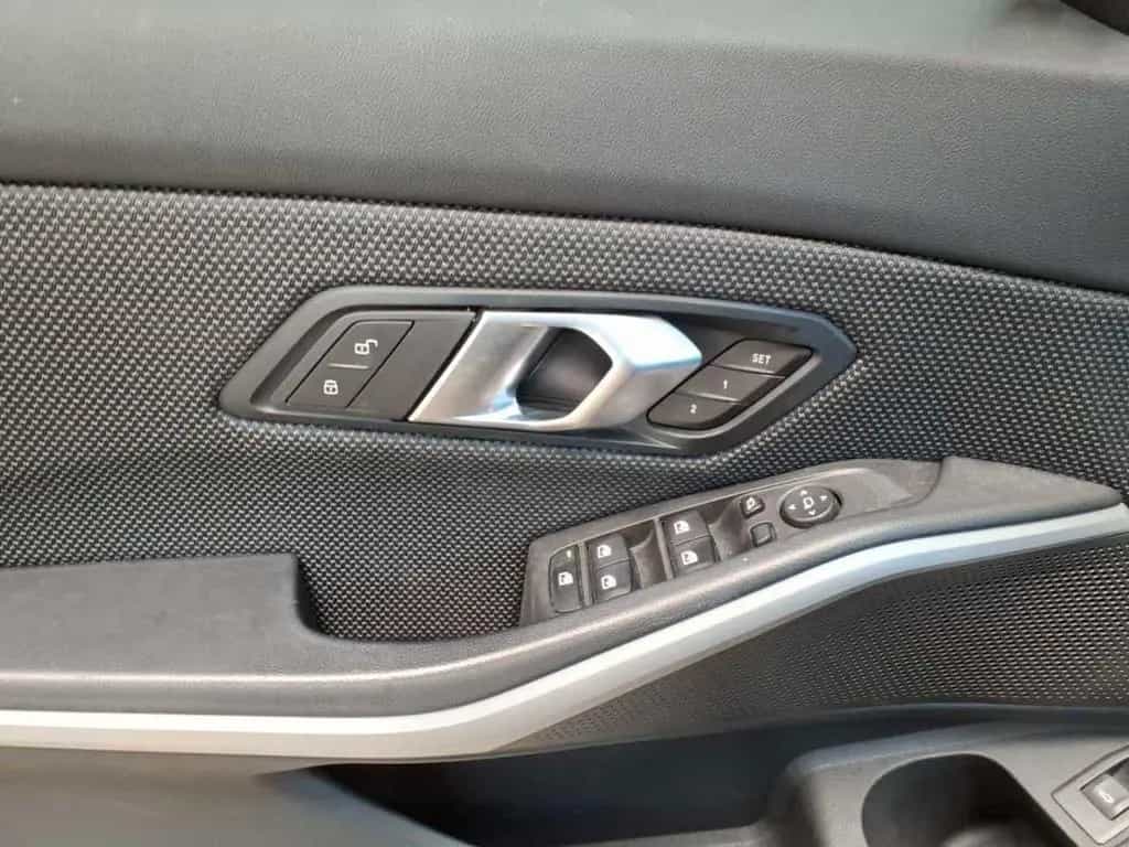BMW 320 d Touring xDrive Aut. NAVI LED KAM 03/2023-photo-3