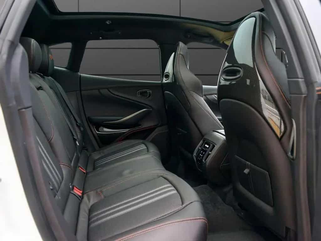 Aston Martin DBX 707 null-photo-20