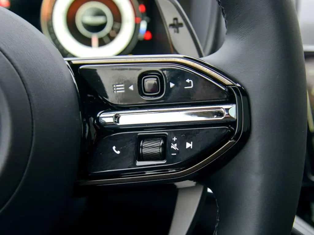 Aston Martin DBX 707 null-photo-24