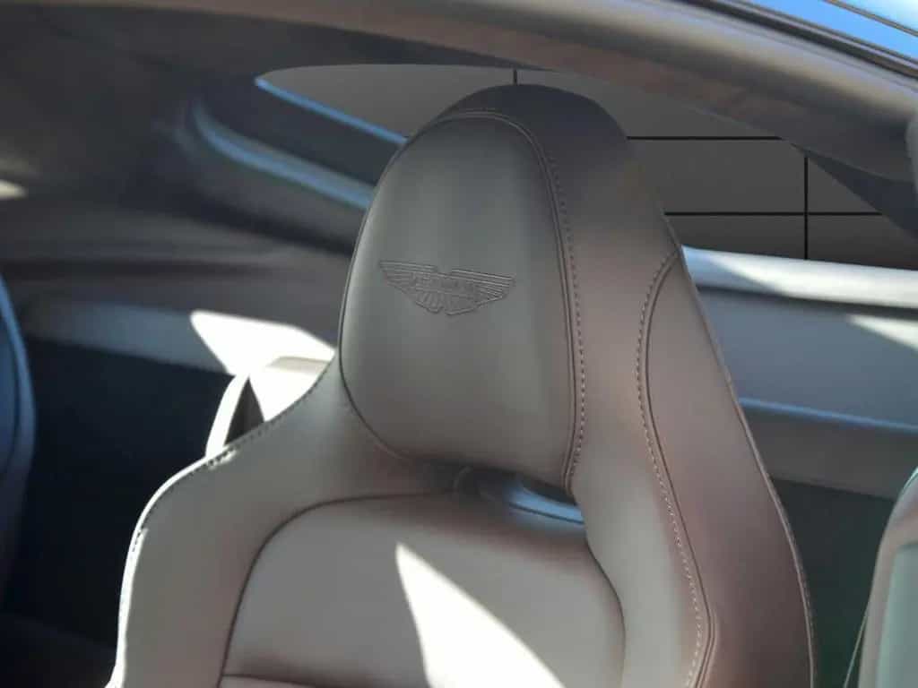 Aston Martin V8 Vantage Coupe null-photo-18