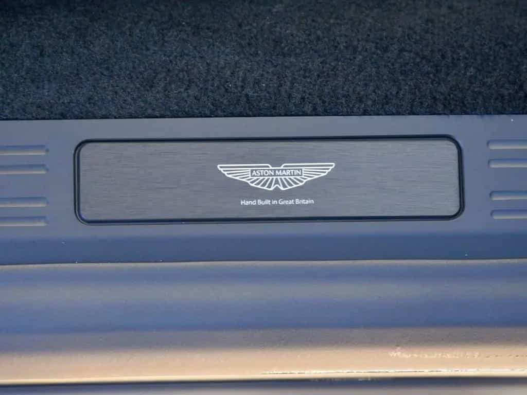Aston Martin V8 Vantage Coupe null-photo-28