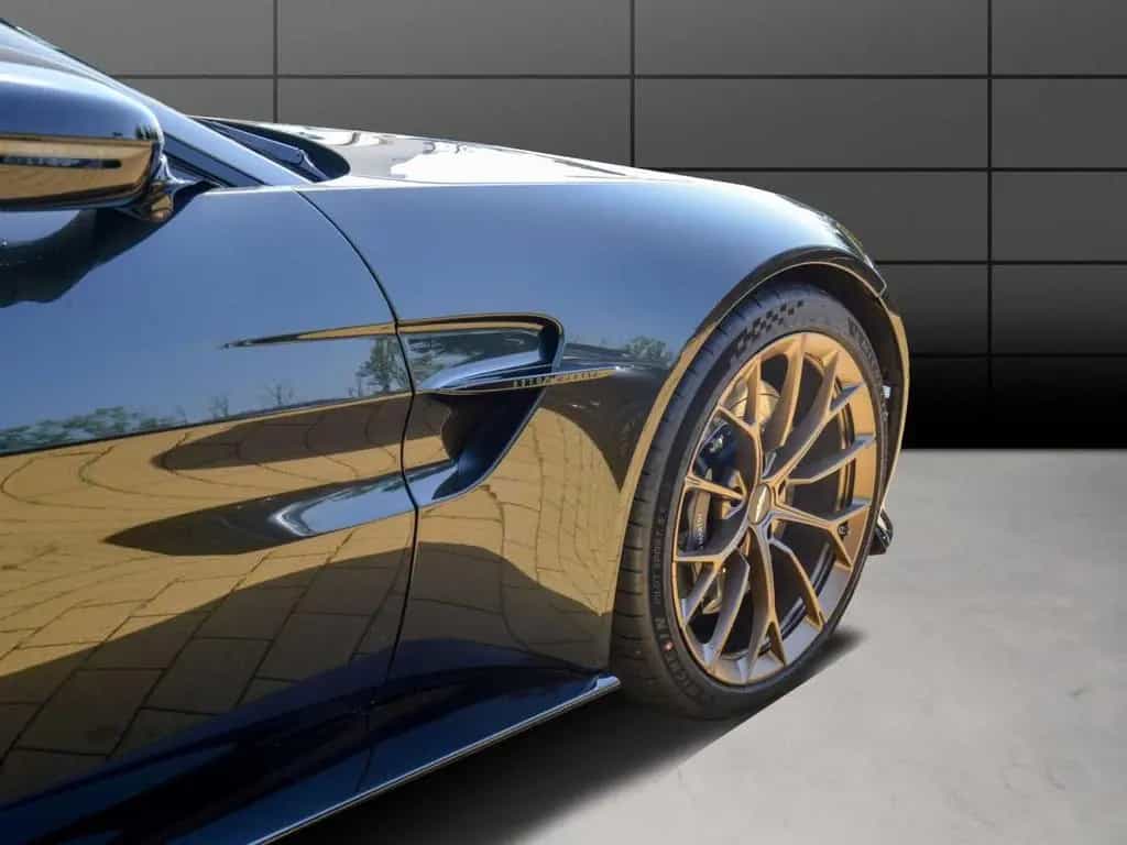 Aston Martin V8 Vantage Coupe null-photo-4