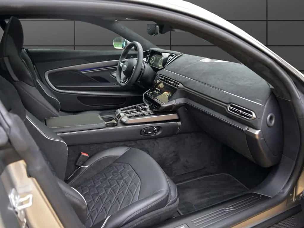 Aston Martin Vanquish Coupe 01/2025-photo-15