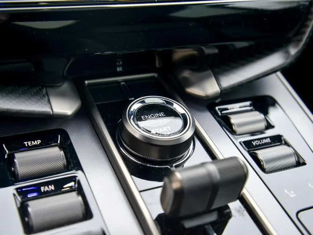 Aston Martin Vanquish Coupe 01/2025-photo-25