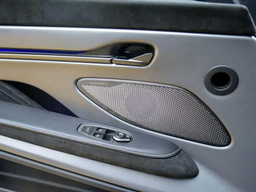 Aston Martin Vanquish Coupe 01/2025-photo-27