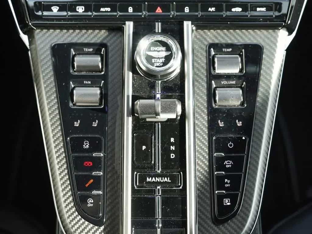 Aston Martin V8 Vantage Roadster ++NP. 283.000€++ 09/2025-photo-24