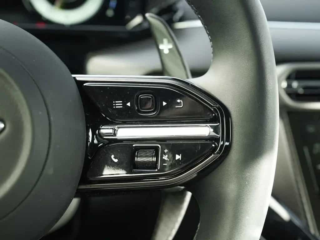 Aston Martin V8 Vantage Roadster ++NP. 283.000€++ 09/2025-photo-28