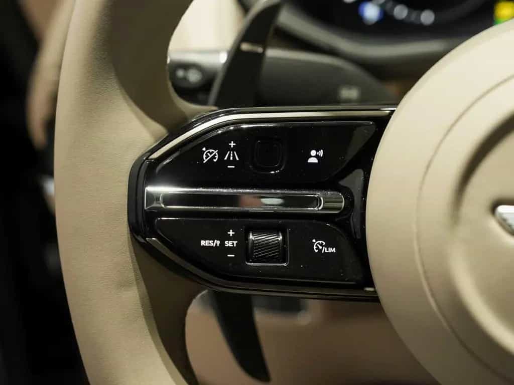 Aston Martin DBX S 01/2026-photo-24