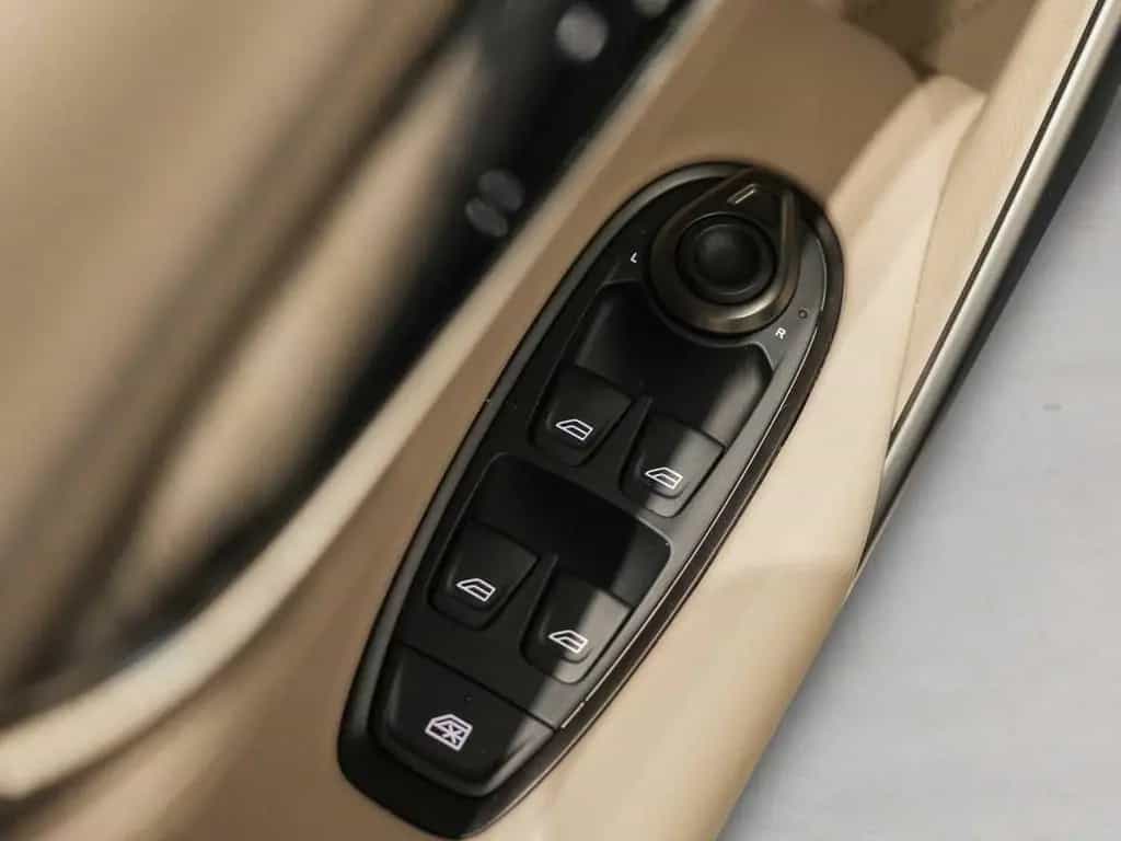 Aston Martin DBX S 01/2026-photo-28