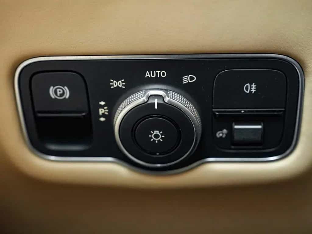 Aston Martin DB12 Volante 05/2024-photo-20