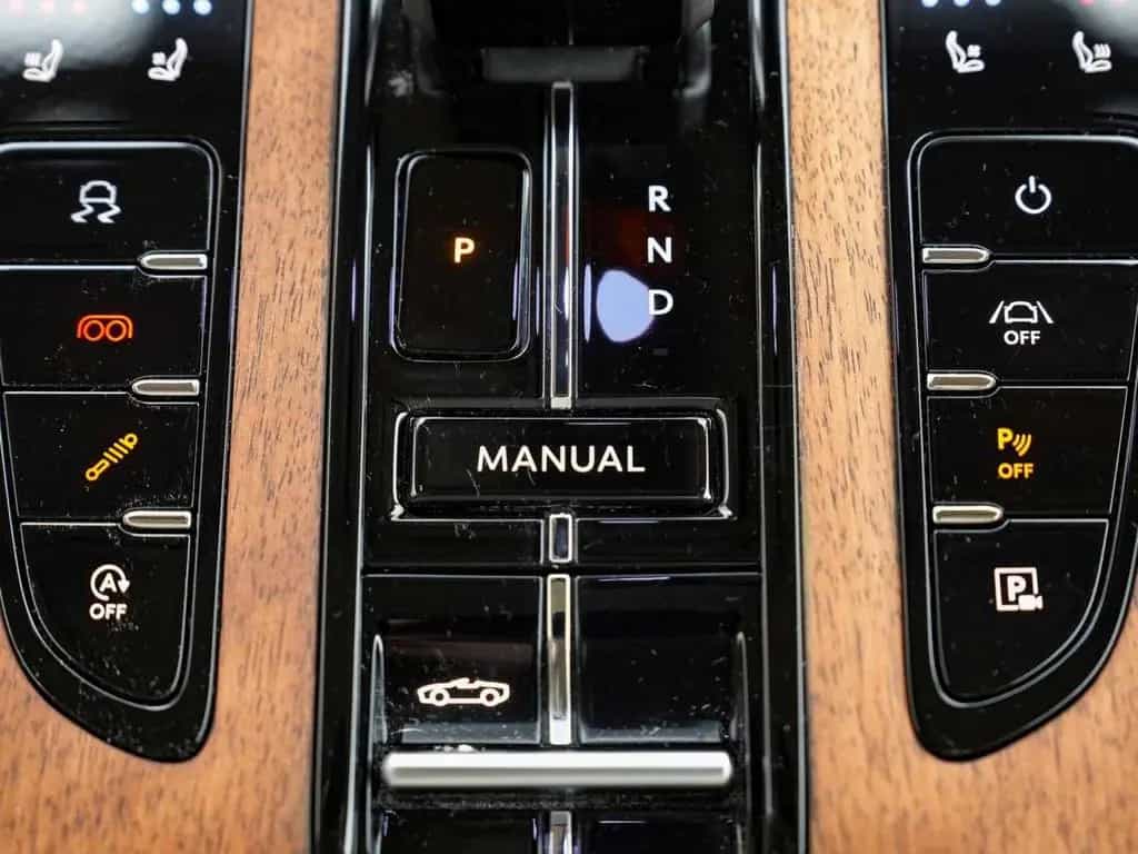 Aston Martin DB12 Volante 05/2024-photo-22
