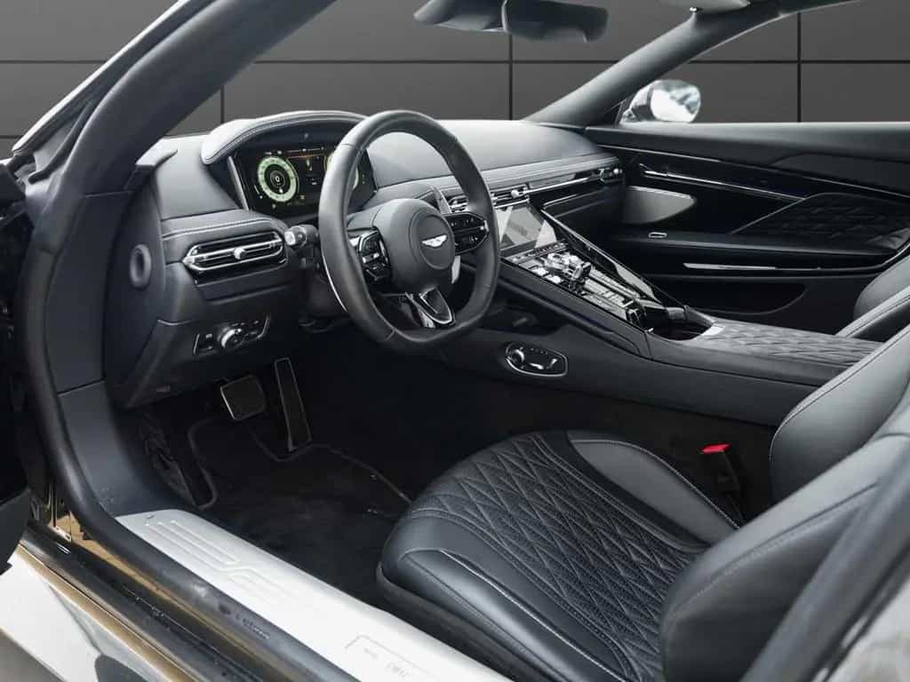 Aston Martin DB12 Volante 06/2024-photo-15