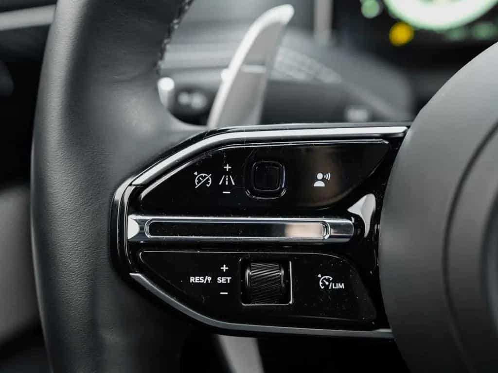 Aston Martin DB12 Volante 06/2024-photo-23