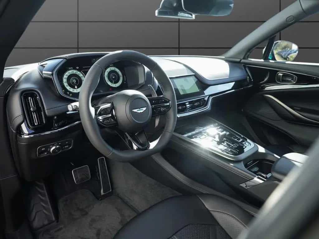 Aston Martin DBX S null-photo-12