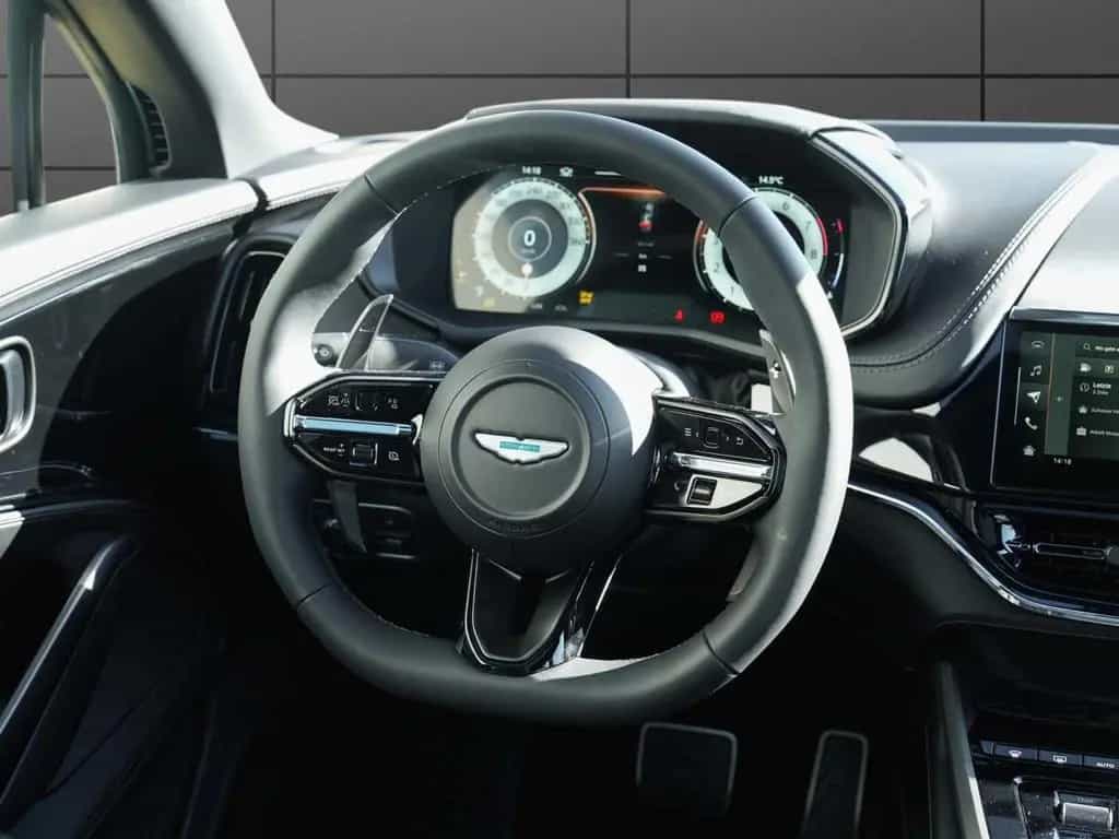 Aston Martin DBX S null-photo-14