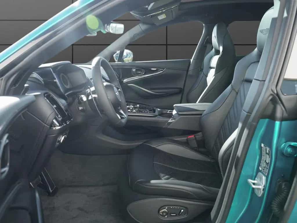 Aston Martin DBX S null-photo-15