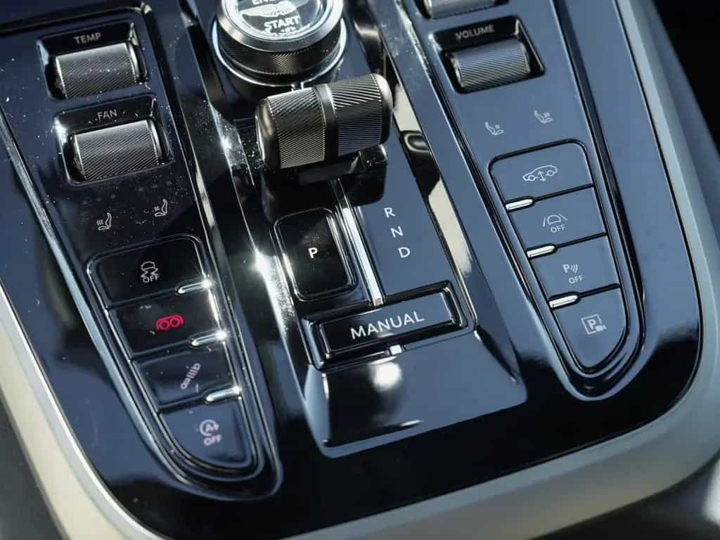 Aston Martin DBX S null-photo-18