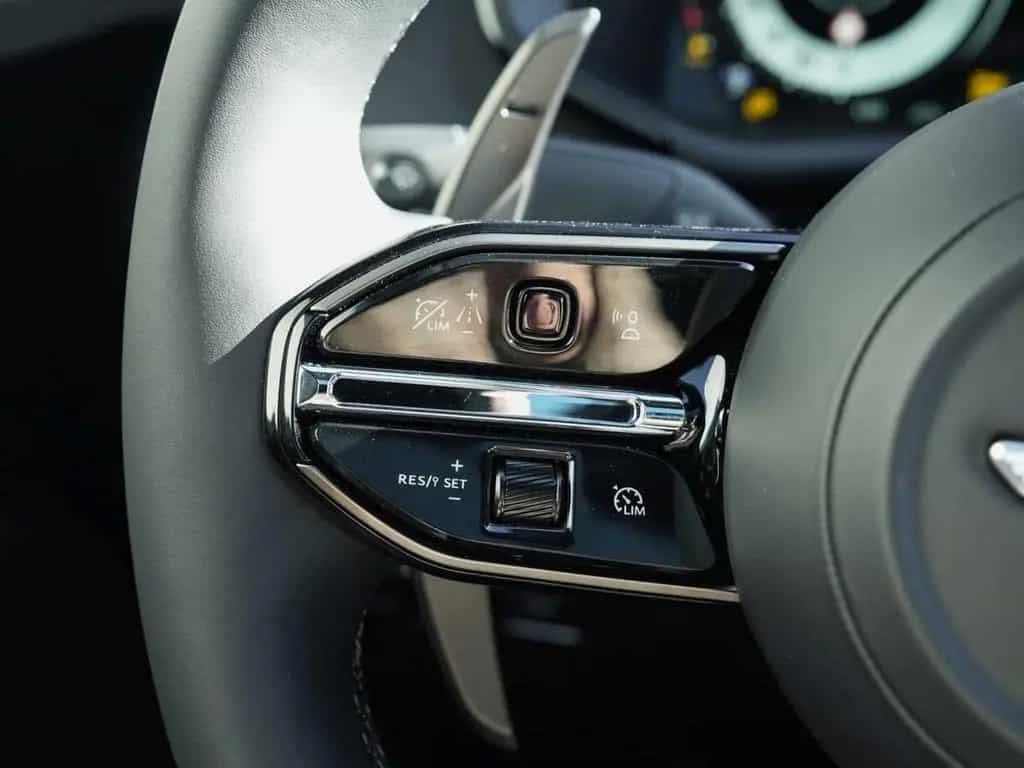 Aston Martin DBX S null-photo-24