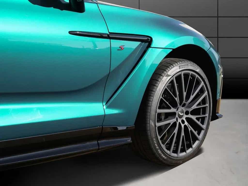 Aston Martin DBX S null-photo-3