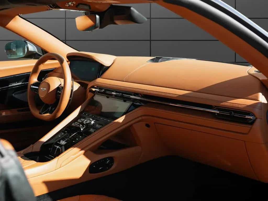 Aston Martin DB12 Volante 09/2024-photo-16