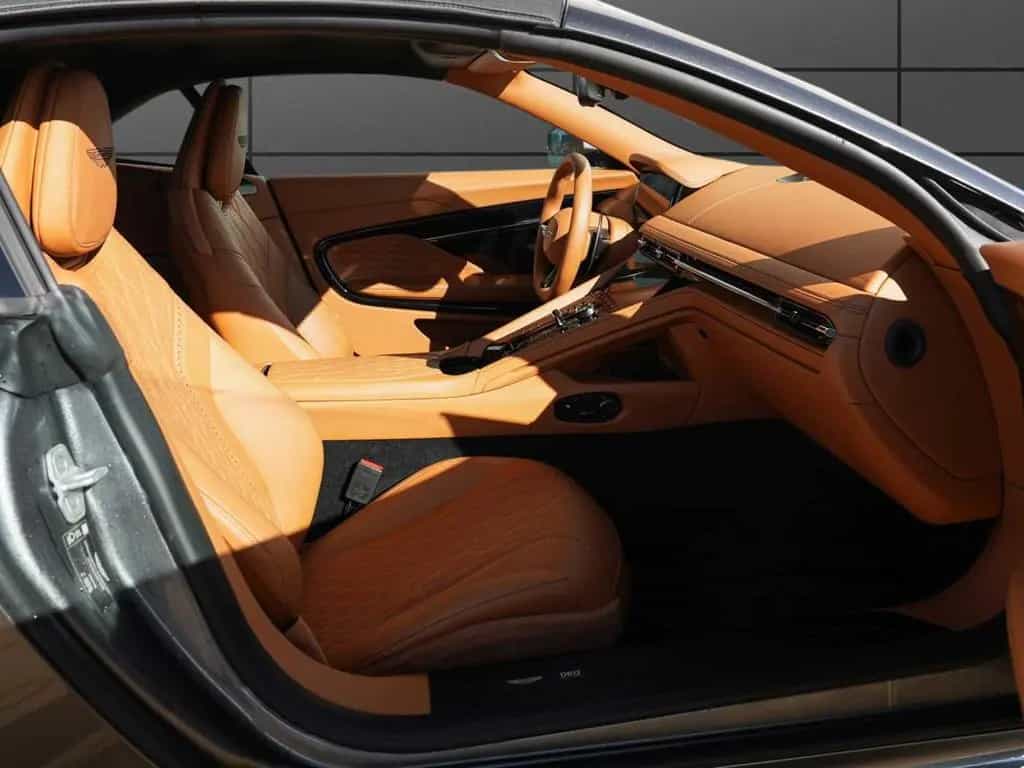 Aston Martin DB12 Volante 09/2024-photo-27
