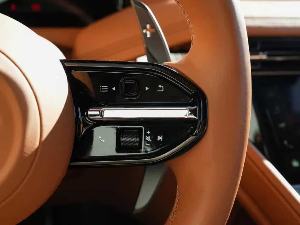 Aston Martin DB12 Volante 09/2024-photo-31