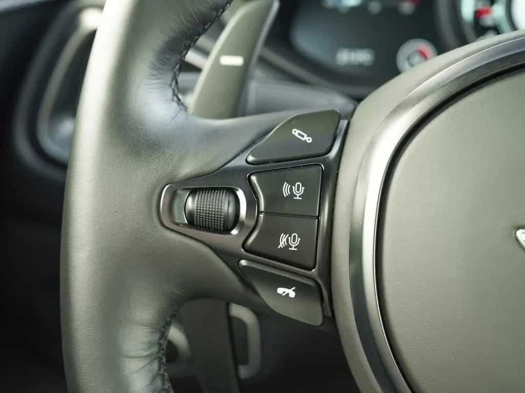 Aston Martin V8 Vantage Roadster 04/2022-photo-24