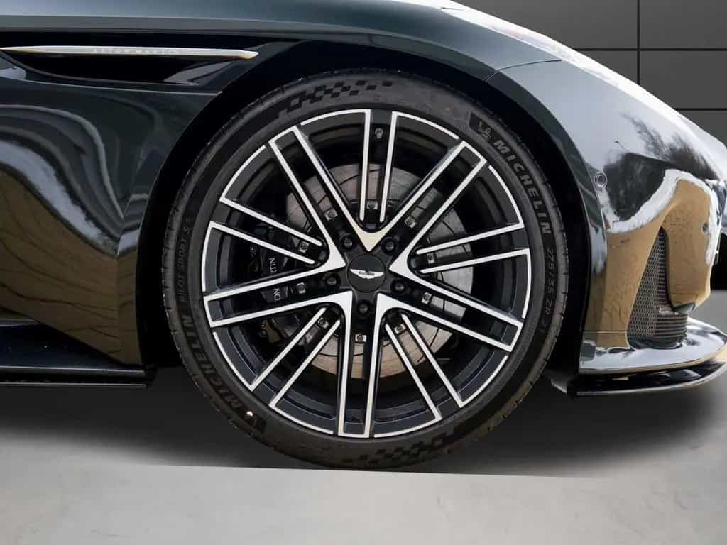 Aston Martin DB12 Volante null-photo-12
