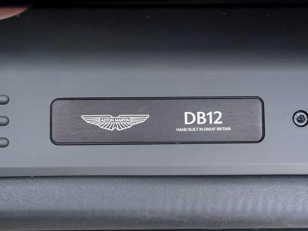 Aston Martin DB12 Volante null-photo-33