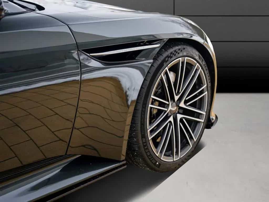 Aston Martin DB12 Volante null-photo-5