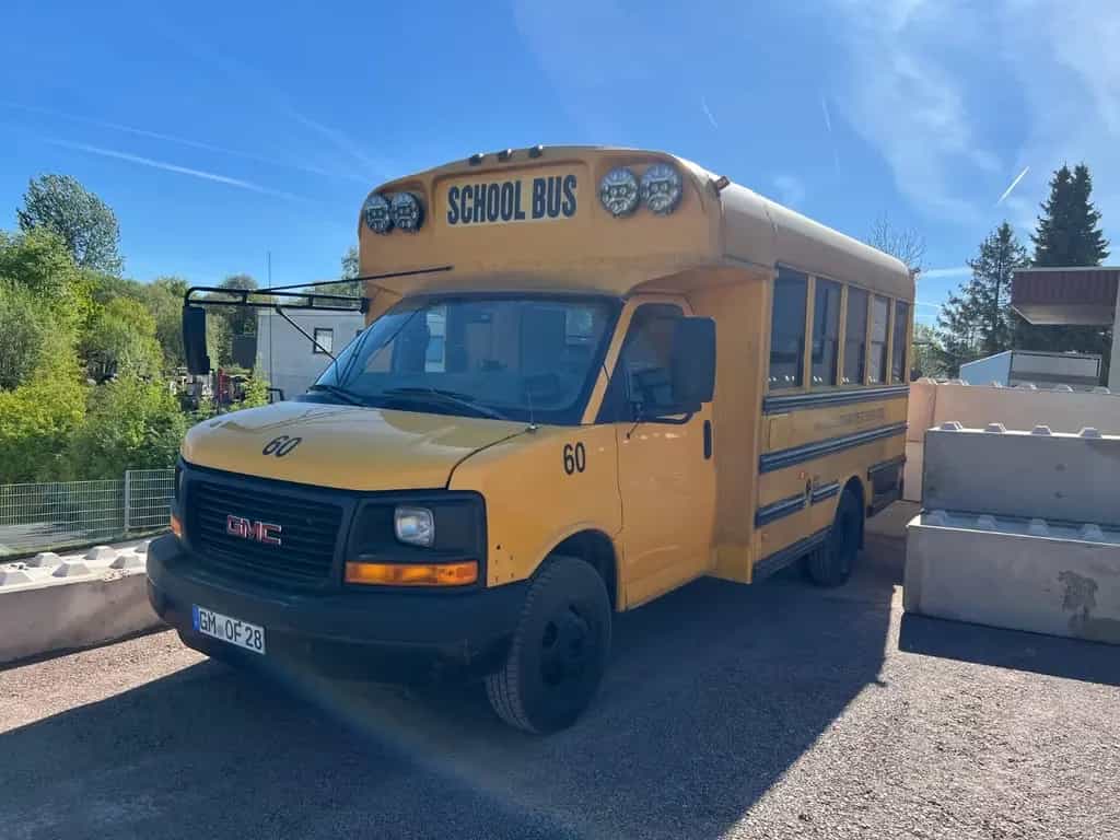 GMC Savana G35 School Bus Wohnmobil Umbau 07/2006-photo-1