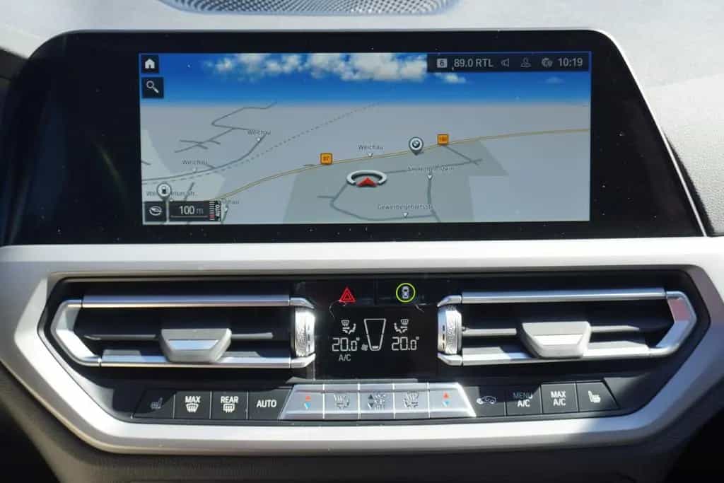 BMW 318 d Touring Aut. LED Navi Sitzheizung 08/2021-photo-14