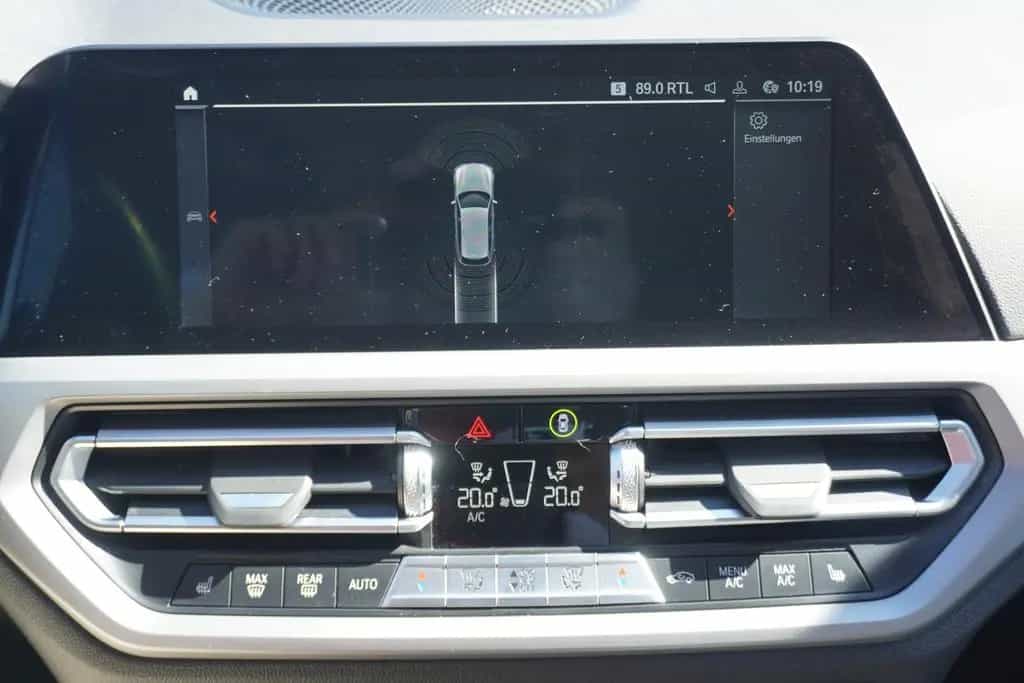 BMW 318 d Touring Aut. LED Navi Sitzheizung 08/2021-photo-15